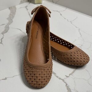 LUCKY BRAND WOMANS SZ 7.5M NEW CONDITION  TAN BASKET WEAVE.